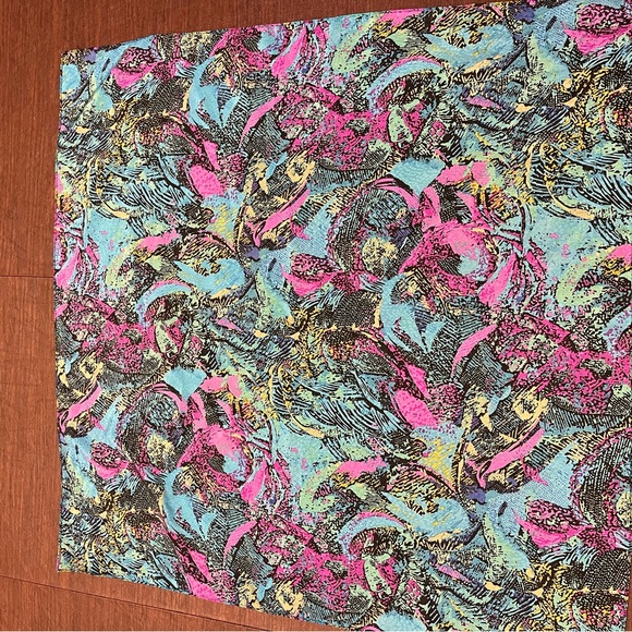 Scarf Blue, Green and Pink 30x30 Preowned Believe Polyester - Picture 4 of 7